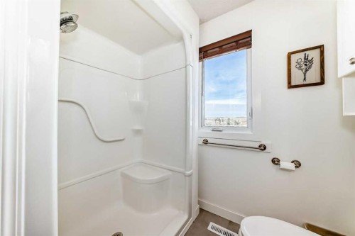 302064 Range Road, Linden, AB - Indoor Photo Showing Bathroom