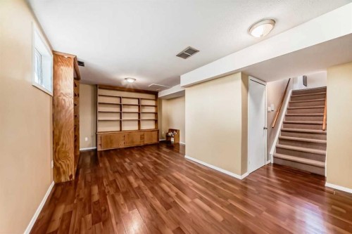 302064 Range Road, Linden, AB - Indoor Photo Showing Other Room
