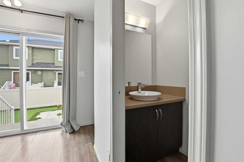 1906-30 Carleton Avenue, Red Deer, AB - Indoor Photo Showing Bathroom