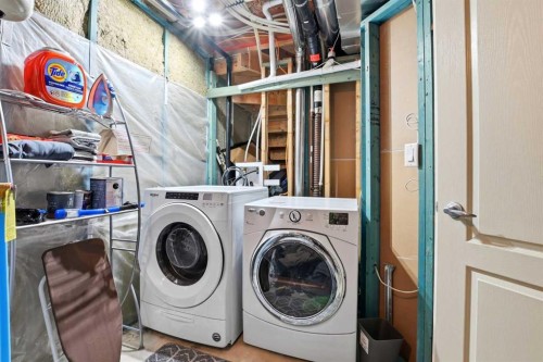 1906-30 Carleton Avenue, Red Deer, AB - Indoor Photo Showing Laundry Room