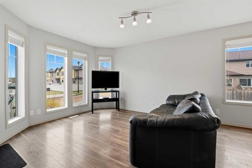 1906-30 Carleton Avenue, Red Deer, AB - Indoor Photo Showing Living Room