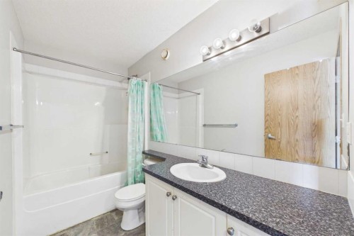 40-20 Jacobs Close, Red Deer, AB - Indoor Photo Showing Bathroom
