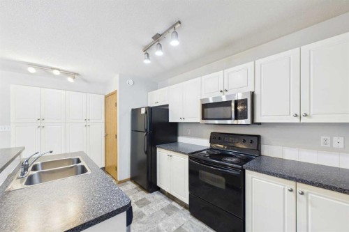 40-20 Jacobs Close, Red Deer, AB - Indoor Photo Showing Kitchen With Double Sink