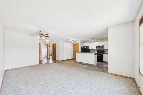40-20 Jacobs Close, Red Deer, AB - Indoor Photo Showing Other Room