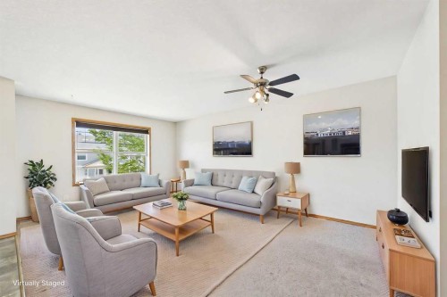 40-20 Jacobs Close, Red Deer, AB - Indoor Photo Showing Living Room