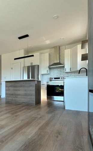 2-5537 51 Avenue, Lacombe, AB - Indoor Photo Showing Kitchen
