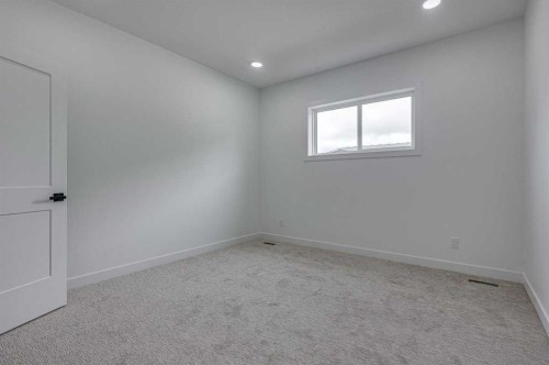 2-5537 51 Avenue, Lacombe, AB - Indoor Photo Showing Other Room