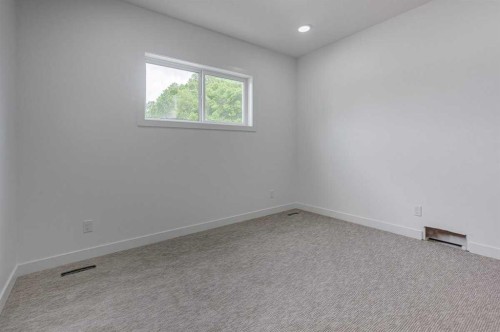 2-5537 51 Avenue, Lacombe, AB - Indoor Photo Showing Other Room