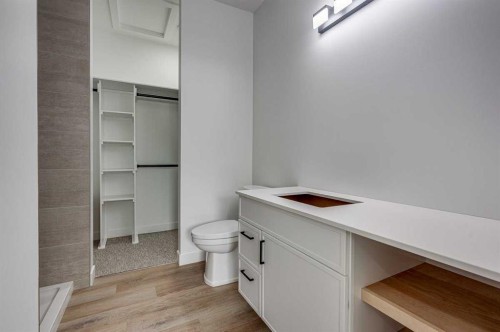 2-5537 51 Avenue, Lacombe, AB - Indoor Photo Showing Bathroom