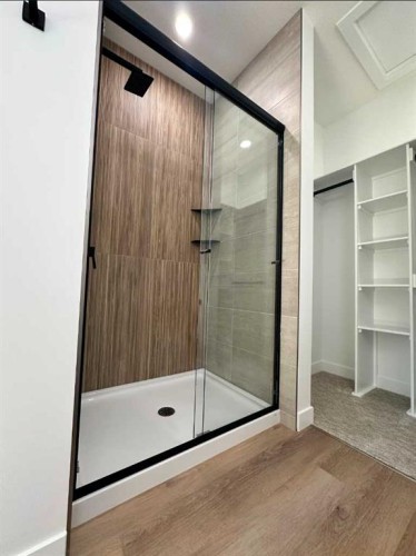 2-5537 51 Avenue, Lacombe, AB - Indoor Photo Showing Bathroom