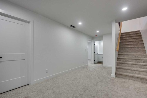 2-5537 51 Avenue, Lacombe, AB - Indoor Photo Showing Other Room