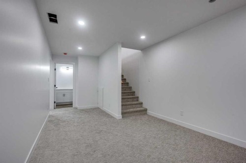 2-5537 51 Avenue, Lacombe, AB - Indoor Photo Showing Other Room