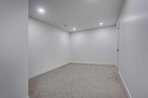 2-5537 51 Avenue, Lacombe, AB - Indoor Photo Showing Other Room