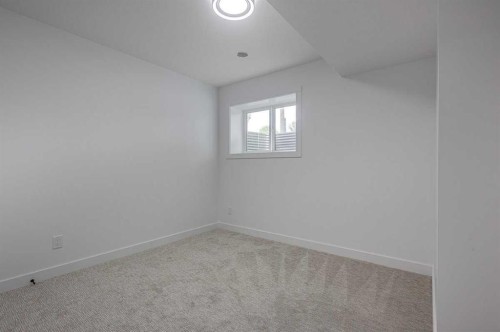 2-5537 51 Avenue, Lacombe, AB - Indoor Photo Showing Other Room