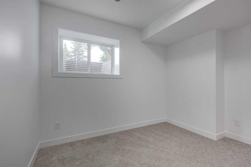 2-5537 51 Avenue, Lacombe, AB - Indoor Photo Showing Other Room
