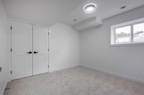 2-5537 51 Avenue, Lacombe, AB - Indoor Photo Showing Other Room