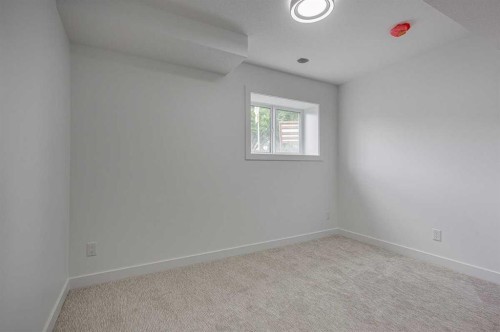 2-5537 51 Avenue, Lacombe, AB - Indoor Photo Showing Other Room