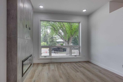 2-5537 51 Avenue, Lacombe, AB - Indoor Photo Showing Other Room