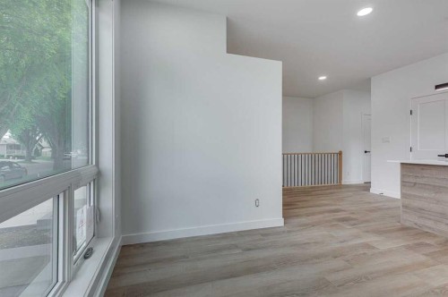 2-5537 51 Avenue, Lacombe, AB - Indoor Photo Showing Other Room