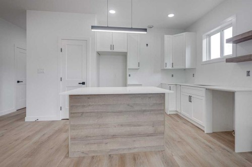 2-5537 51 Avenue, Lacombe, AB - Indoor Photo Showing Kitchen