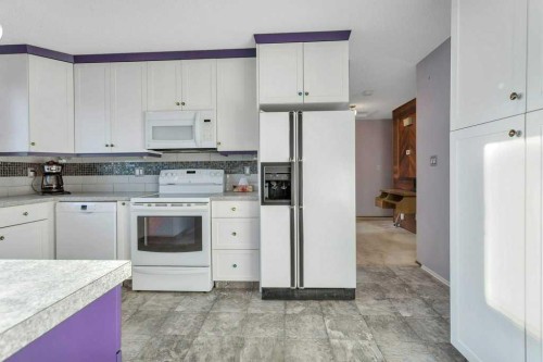 14 Glendale Boulevard, Red Deer, AB - Indoor Photo Showing Kitchen