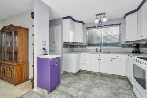 14 Glendale Boulevard, Red Deer, AB - Indoor Photo Showing Kitchen