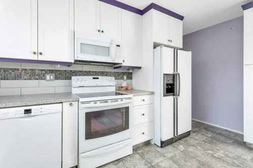 14 Glendale Boulevard, Red Deer, AB - Indoor Photo Showing Kitchen