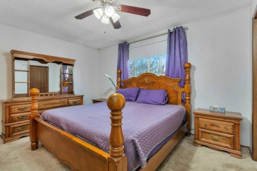 14 Glendale Boulevard, Red Deer, AB - Indoor Photo Showing Bedroom