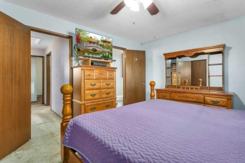 14 Glendale Boulevard, Red Deer, AB - Indoor Photo Showing Bedroom