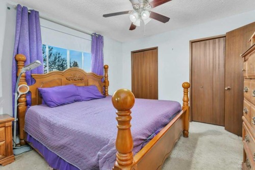 14 Glendale Boulevard, Red Deer, AB - Indoor Photo Showing Bedroom