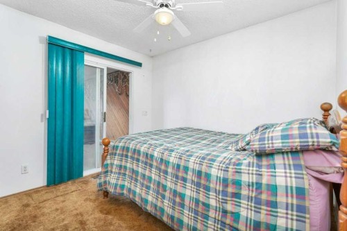 14 Glendale Boulevard, Red Deer, AB - Indoor Photo Showing Bedroom