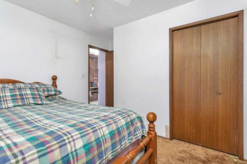 14 Glendale Boulevard, Red Deer, AB - Indoor Photo Showing Bedroom