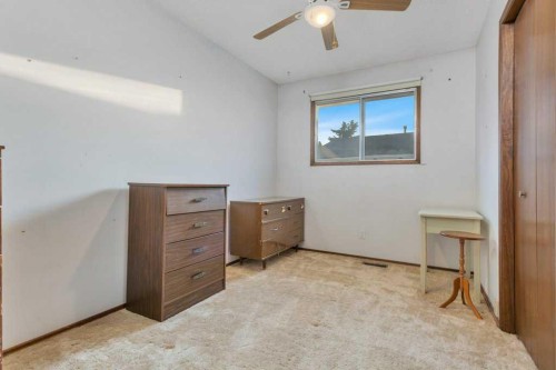 14 Glendale Boulevard, Red Deer, AB - Indoor Photo Showing Other Room