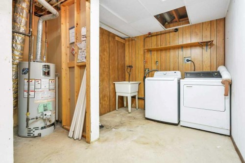 14 Glendale Boulevard, Red Deer, AB - Indoor Photo Showing Laundry Room