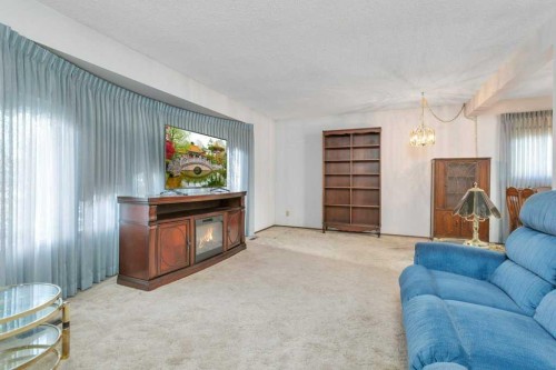 14 Glendale Boulevard, Red Deer, AB - Indoor Photo Showing Living Room