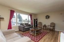 62 Nance Avenue, Red Deer, AB  - Indoor Photo Showing Living Room 
