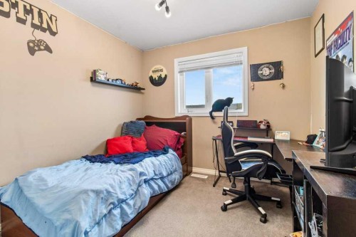 13 Kanten Close, Red Deer, AB - Indoor Photo Showing Bedroom