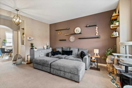 13 Kanten Close, Red Deer, AB - Indoor Photo Showing Living Room