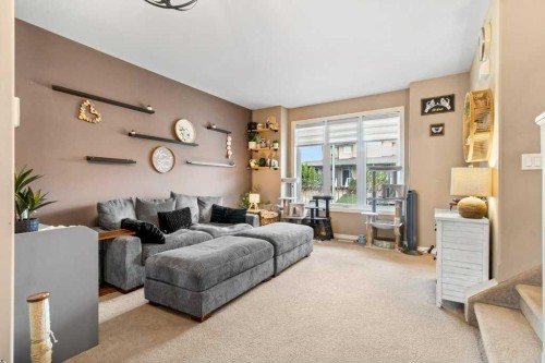 13 Kanten Close, Red Deer, AB - Indoor Photo Showing Living Room
