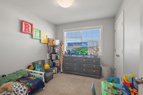 95 Palmer Circle, Blackfalds, AB - Indoor Photo Showing Bedroom