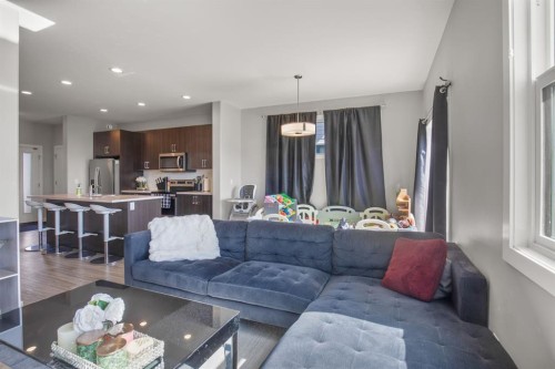 95 Palmer Circle, Blackfalds, AB - Indoor Photo Showing Living Room