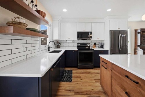 25 Gilbert Crescent, Red Deer, AB - Indoor Photo Showing Kitchen With Stainless Steel Kitchen With Double Sink With Upgraded Kitchen