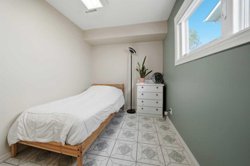 25 Gilbert Crescent, Red Deer, AB - Indoor Photo Showing Bedroom