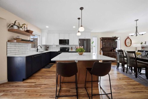 25 Gilbert Crescent, Red Deer, AB - Indoor Photo Showing Kitchen With Upgraded Kitchen