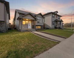 84 Vickers Close Red Deer, AB T4R 0E6