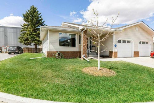 61-2816 Botterill Crescent, Red Deer, AB - Outdoor