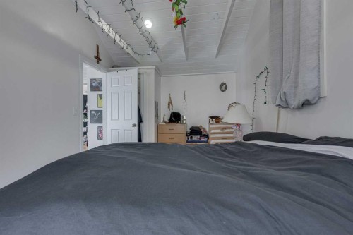 4212 C + E Trail, Lacombe, AB - Indoor Photo Showing Bedroom