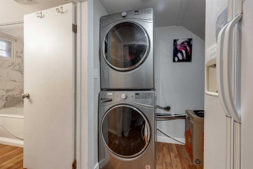 4212 C + E Trail, Lacombe, AB - Indoor Photo Showing Laundry Room