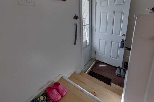4212 C + E Trail, Lacombe, AB - Indoor Photo Showing Other Room