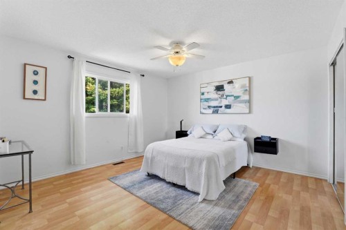 35 Ray Avenue, Red Deer, AB - Indoor Photo Showing Bedroom